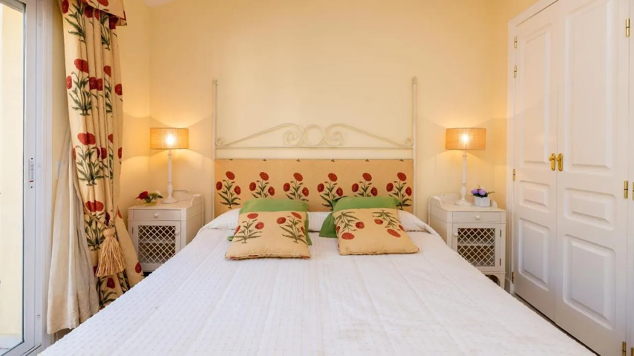 Golf Villa In Marbella, Frontline Golfvilla In Rioreal Golf Spain