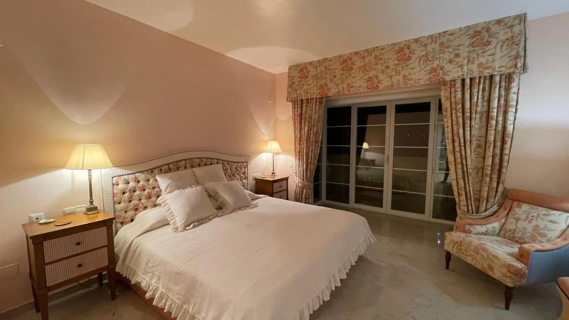 Golf Villa In Marbella, Frontline Golfvilla In Rioreal Golf