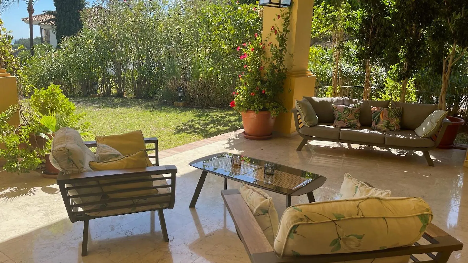 Golf Villa In Marbella, Frontline Golfvilla In Rioreal Golf